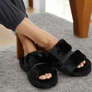 NIB - Fabletics Women's Black Furry Snug Strap Slipper Slide-on Size: 6